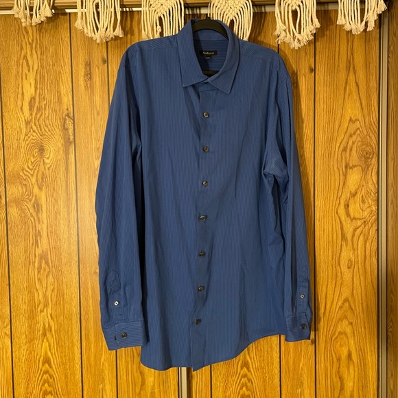 Men’s Van Heusen button up dress shirt. XLT, tall, blue pin stripe. - Picture 2 of 9